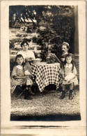 CP Carte Photo D'époque Photographie Vintage Groupe Famille Jardin Mode - Couples