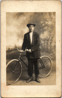 CP Carte Photo D'époque Photographie Vintage Vélo Cycliste Homme Béret Cycliste - Non Classés