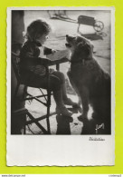 Carte Fantaisie Monique Et Mirette N°68 La Récitation Fillette Avec Son Chien Ou Sa Chienne - Dogs