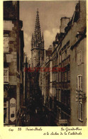 CPA SAINT MALO - LA GRANDE RUE ET LE CLOCHER DE LA CATHEDRALE - Saint Malo