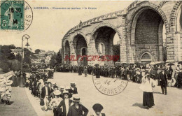 CPA LOURDES - PROCESSION SE RENDANT  LA GROTTE - Lourdes