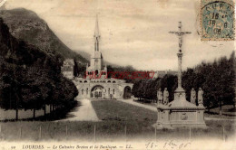 CPA LOURDES - LE CALVAIRE BRETON ET LA BASILIQUE - Lourdes