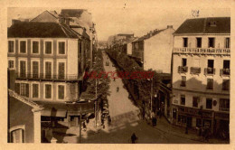 CPA VICHY - LA RUE DE PARIS ET LA PLACE DES QUATRE CHEMINS - Vichy