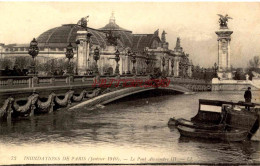 CPA INONDATIONS DE PARIS - LE PONT ALEXANDRE III - Inondations De 1910