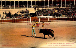 CPA  - UNE SORTIE EN FAUX D'UN BANDERILLERO - Corrida