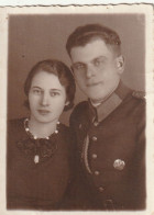 MIL3393  --   POLAND   --  PAMIATKA  --  OFFICER  WITH ORDEN & LADY  --  NOT PC, ORIGINAL KLEINE FOTO:   8,2  Cm  X 6 Cm - Guerre, Militaire