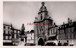 CPSM LA ROCHELLE - TOUR DE LA GROSSE HORLOGE ET STATUE AMIRAL DUPERRE - La Rochelle