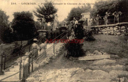 CPA LOURDES - PELERINS FAISANT LE CHEMIN DE LA CROIX - Lourdes