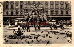 CPA LYON - LES PIGEONS ET LA PLACE DES TERREAUX - Other & Unclassified