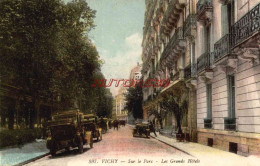 CPA VICHY - SUR LE PARC - LES GRANDS HOTELS - Vichy