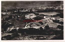 CPSM LA COURTINE (CREUSE) - VUE AERIENNE - LE CAMP DE CAVALERIE ET LE LAC - La Courtine