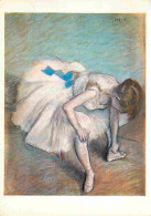 Art - Peinture - Edgar Degas - Danseuse Assise Nouant Son Brodequin - Dancer Tying Her Slipper - CPM - Voir Scans Recto- - Peintures & Tableaux