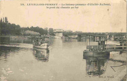 92 - Levallois Perret - Le Bateau-passeur Félicité Au Fond Le Pont Du Chemin De Fer - Bateaux - CPA - Voir Scans Recto-V - Levallois Perret