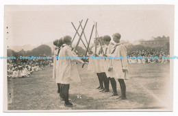 C000766 Children In White Clothes Play Battle In The Meadow. Vickery Bros. T. I. - Monde