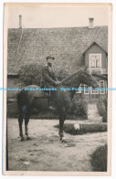 C000289 Officer. Military. Man. Horse. House. Unknown Place - Monde