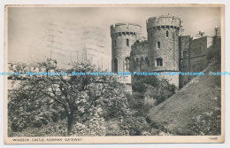 C000851 Windsor Castle. Norman Gateway. V5688. Photochrom. 1955 - World