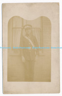 C000387 Man. Window. Portrait. Military - Monde