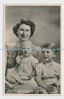 C001399 H. M. Queen With Prince Charles And Princess Anne. Marcus Adams. 699. RP - Monde