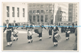 C000906 A Music Orchestra Walks Down The Street. Majestic Photo Service - Monde