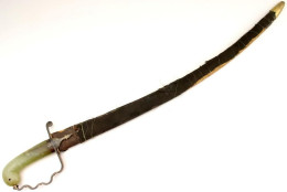 Rare 18th C. Mughal Indian Shamshir Sword With Green Jade Grip Inset - Armes Blanches