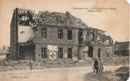 TORTEQUENNE - La Grande Guerre 1914-19 - Mairie Et Ecole (3 Fillettes) - Carte Abîmée - Sonstige & Ohne Zuordnung