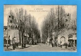 AVIGNON - Entrée De La Rue De La République - Avignon