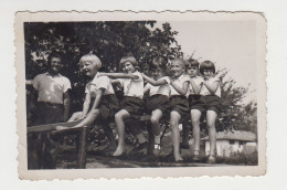 Cute Girls And Boy, Funny Scene In Park, Portrait, Vintage 1930s Orig Photo 8.7x5.9cm. (32742) - Personnes Anonymes