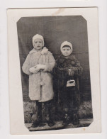 Cute Girls Pose With Fur Coats, Portrait, Vintage 1930s Orig Photo 6.5x8.9cm. (1437) - Anonymous Persons