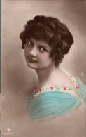 H2977 - TOP Hübsche Junge Frau Mode Frisur - Pretty Young Women - Coloriert - Gel Chemnitz - Photographs