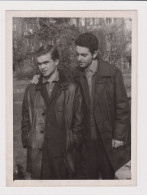 Handsome Guys, Two Young Men, Pose Affectionate, Vintage Orig Photo Gay Int. 9x12cm. (41887) - Personnes Anonymes