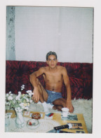 Shirtless Man With Trunks, Portrait, Room Interior, Vintage Orig Photo 9x12.7cm. (54208) - Personnes Anonymes