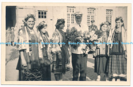 C000542 German Officer. Next To Women In National Costumes. RP. Postcard - Monde