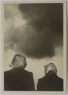 CLIMAT / Deux Personnes Vues De Dos Face Au Nuage - Carte Postale Moderne Reproduisant Photographie Daniel THIERRY - Photographs