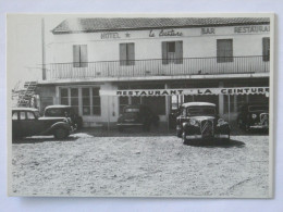 VOITURES / TRACTION AVANT - CITROEN , Devant Restaurant La Ceinture (Provence) - CPM Reproduisant Une Photo JM Cresto - Passenger Cars