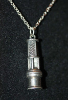 Pendentif Ancien Avec Chaîne "Lampe De Mineur" Mines De Charbon - Bassin Houiller Du Nord - Lens - Pendentifs