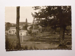 VOLLORE MONTAGNE (63/Puy De Dome) - Entrée Du Bourg Par Route De Viscomtat , Vue Clocher Eglise - Autres & Non Classés