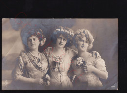 Trois Belles Femmes - PFB 375 - Postkaart - Women