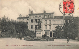 Verdun * La Place Chevert * La Statue * Commerce Magasin Mode * Restaurant BEAUREPAIRE - Verdun