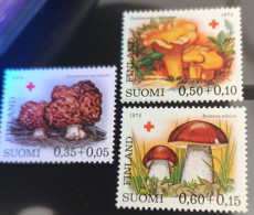 Finland Suomi 1974 Mushrooms, 0.35 M On Not Fluorescent Paper 3 Values MNH - Mushrooms