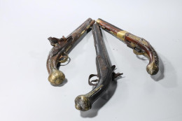 Group Of Three Antique Ottoman Pistols - Decorative Weapons