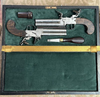 CASED PAIR OF EARLY 19TH CENTURY DOUBLE BARREL FLINTLOCK PISTOLS - UNFIRED - Armes Neutralisées