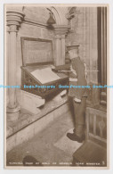 C001255 Turning Page Of Roll Of Honour. York Minster. Series B. Tuck. Real Photo - Monde