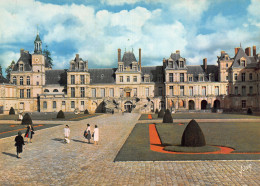 77-FONTAINEBLEAU-LE CHÂTEAU-N°2842-C/0319 - Fontainebleau