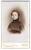 Fotografie Leonhard Kesselring, Erfurt, Magdeburgerstrasse 27, Portrait Junge Dame In Hübscher Kleidung  - Personnes Anonymes
