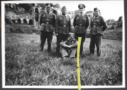 17 156 0624 WW2 WK2 CHARENTE SAINTES ARENES   OCCUPATION OFFICIERS ALLEMANDS  1940 / 1944 - Guerre, Militaire