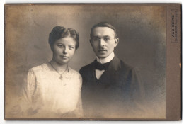 Fotografie Aug. Nolte, Hannover, Holzmarkt 6, Anna Und Heinrich Renecke Im Portrait  - Anonyme Personen