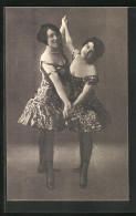 AK Zwei Tänzerinnen In Verzierten Kleidern  - Dance