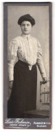 Fotografie Louis Frohwein, Mannheim, Breitestr., Junge Dame In Hübscher Bluse Und Rock  - Anonyme Personen