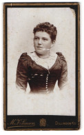 Fotografie M. J. Simson, Dillingen A /D., Junge Dame Im Kleid Mit Halskette  - Anonieme Personen