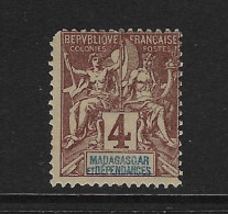 MADAGASCAR - CLÁSICO. Yvert Nº 30 Nuevo Y Defectuoso - Unused Stamps